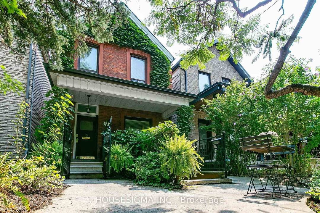 Welcome to this bright and updated 1 bedroom, 1 bath apartment located in the heart of prime Little Italy.