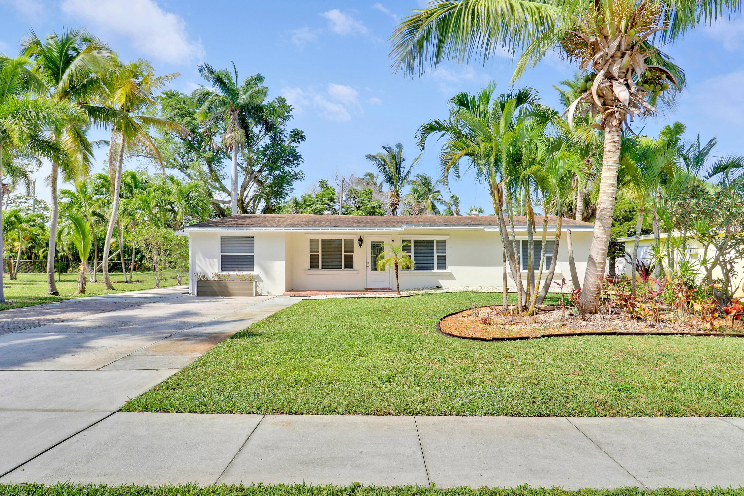 Welcome to this charming 3 bedroom, 2 bathroom home in the heart of North Palm Beach !