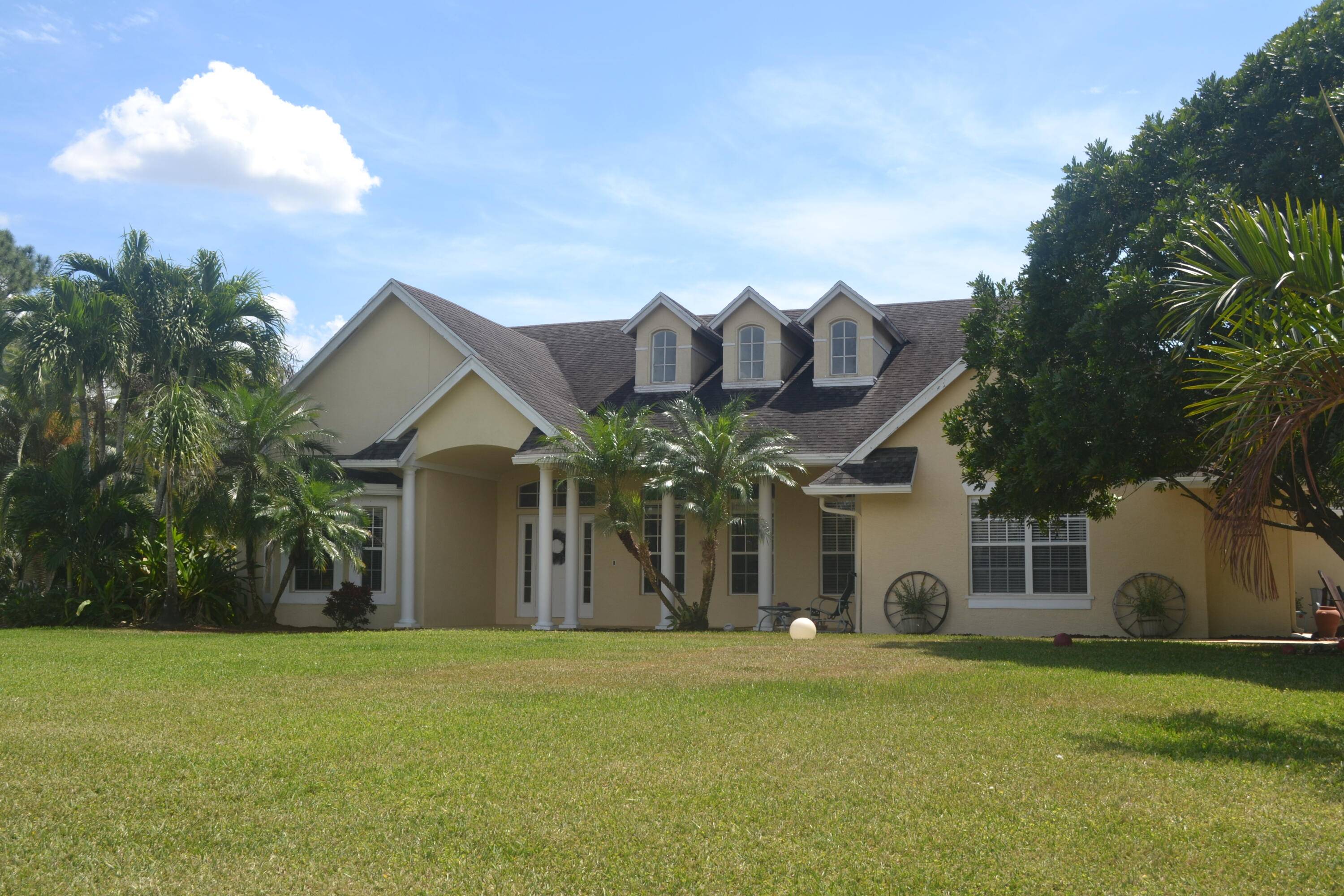 5 4 2 Pool 37x17 on 1. 6 Acre !