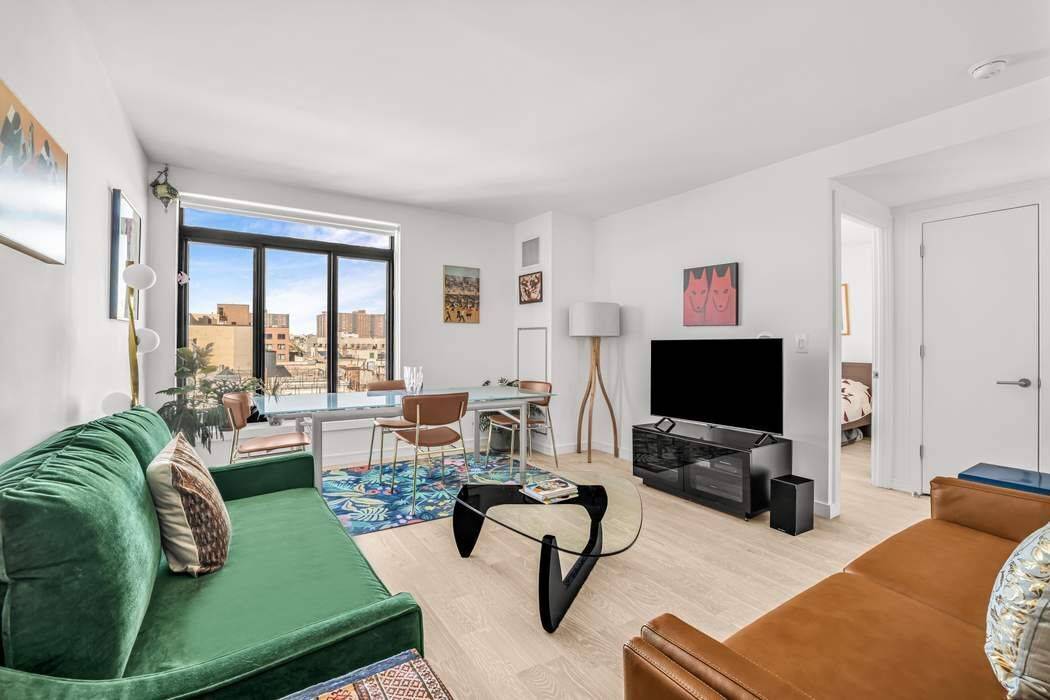 Spacious amp ; Bright One Bedroom Penthouse with Washer Dryer Mint Condition Tax Abatement This sun filled penthouse offers an open layout with generous living and dining space, oversized floor ...