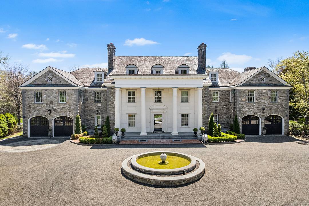 Prepare to be wowed by this extraordinary estate featuring six bedrooms and ten and a half bathrooms, spanning four meticulously designed floors.