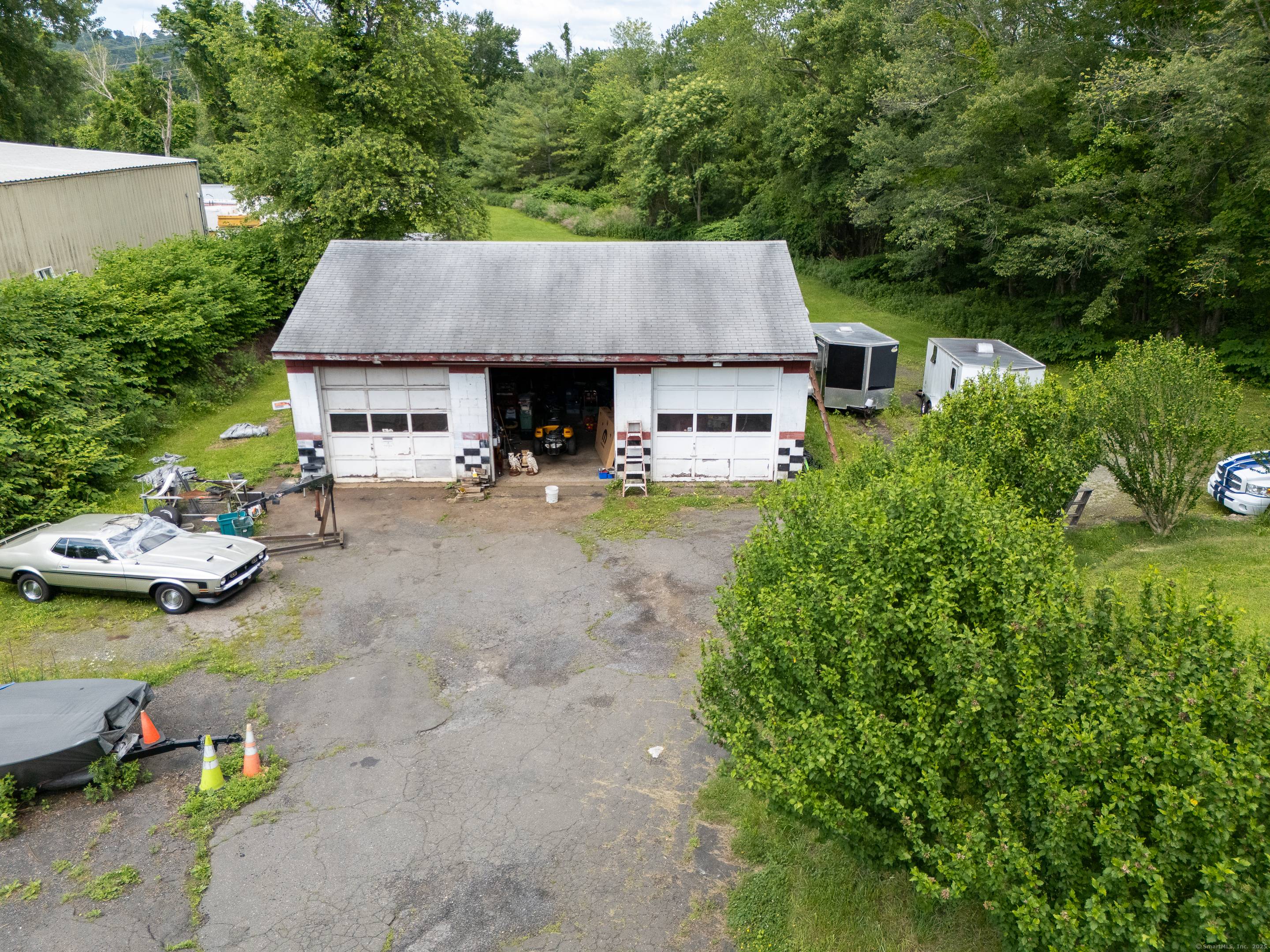 Rare IG 80 zoned Industrial mixed use property with a 3 bay garage and 3 bedroom single family house.
