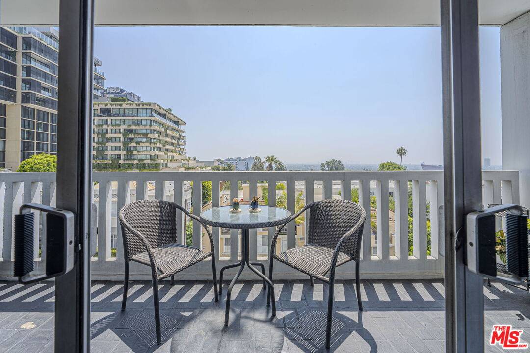 999  N Doheny Dr 1BR Sunset Strip La