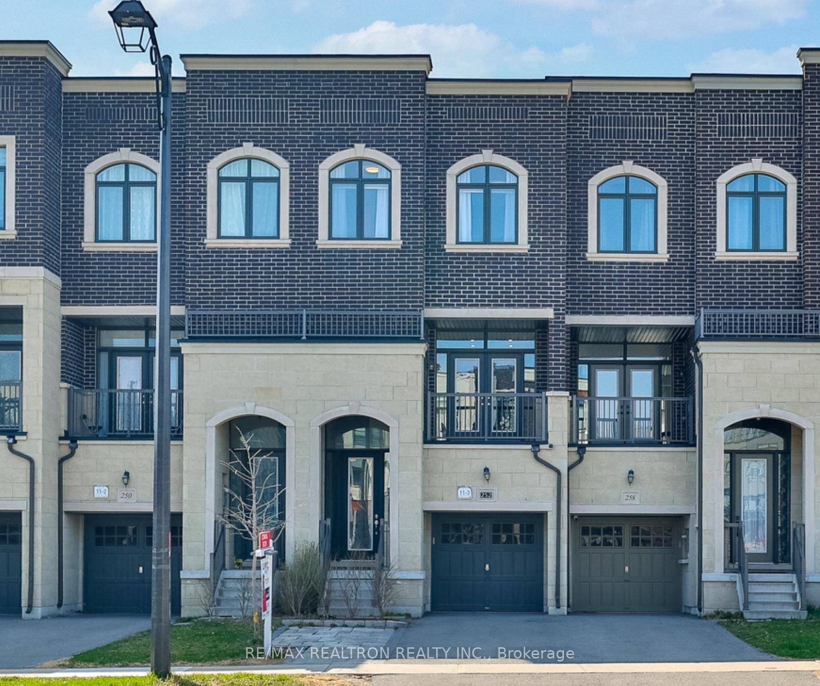D E E P L O T ! ! ! Large Executive 4 Bedroom Townhouse Built By Greenpark.