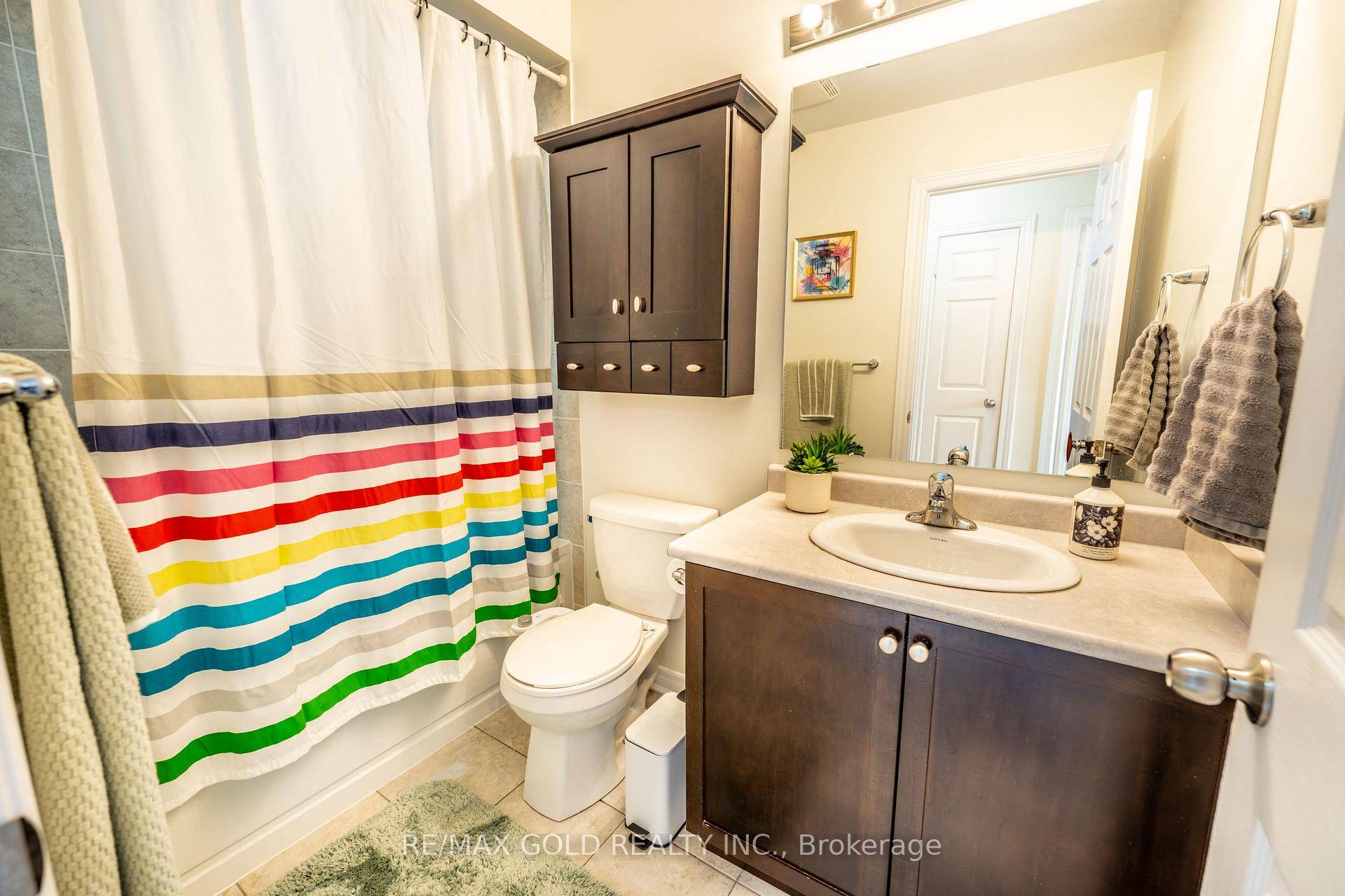 Proud Ownership ! Welcome to this stylish 3 bedroom, 3 Bath townhome offering a perfect blend of comfort and convenience.