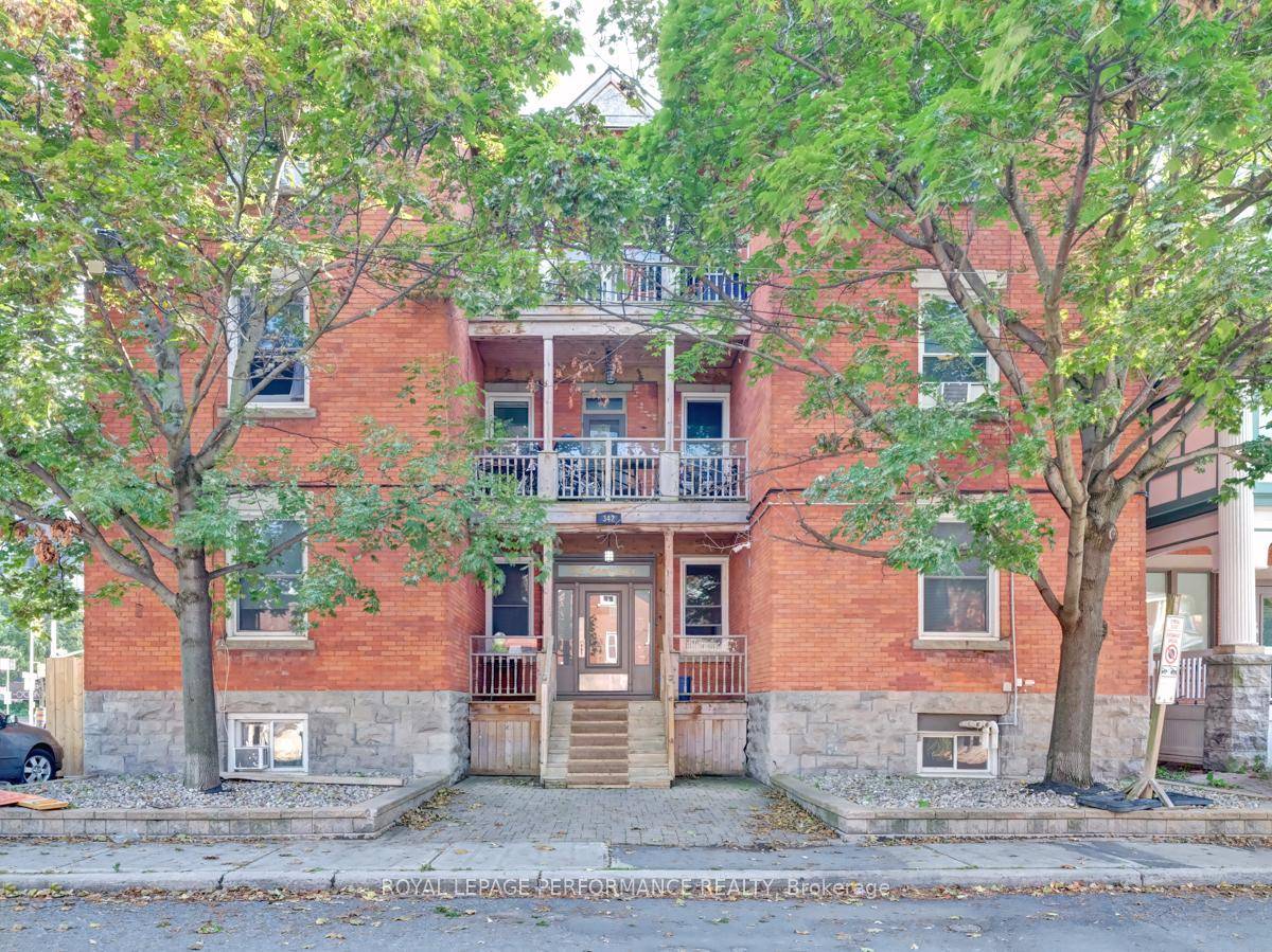 Main level 3 bedroom apartment for rent in the heart of Centretown.