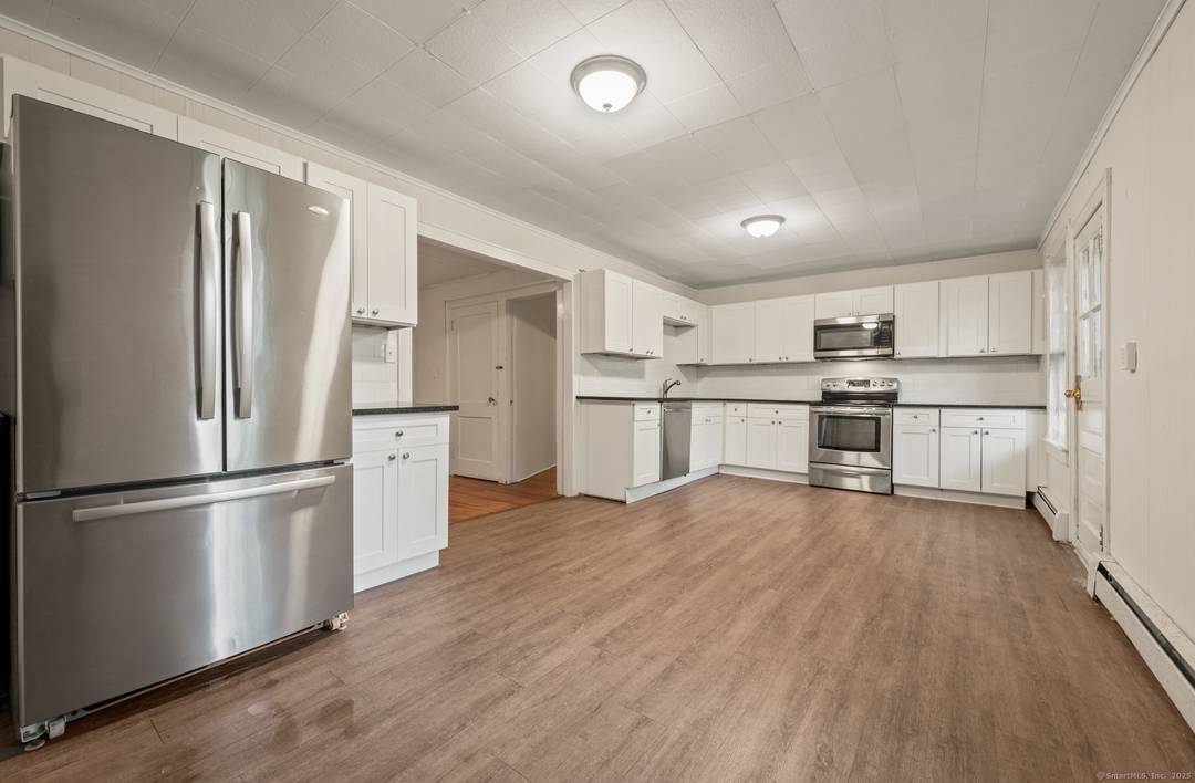 CHARMING LARGE MADISON MOTHER DAUGHTER 2 BEDROOMS LARGE MODERN CHEFS KITCHEN LIVING ROOM WITH FIREPLACE LARGE BATH LAUNDRY AND BONUSROOM EXTENDING THE WIDTH OF THE HOUSE UPSTAIRS ALL NEW A ...