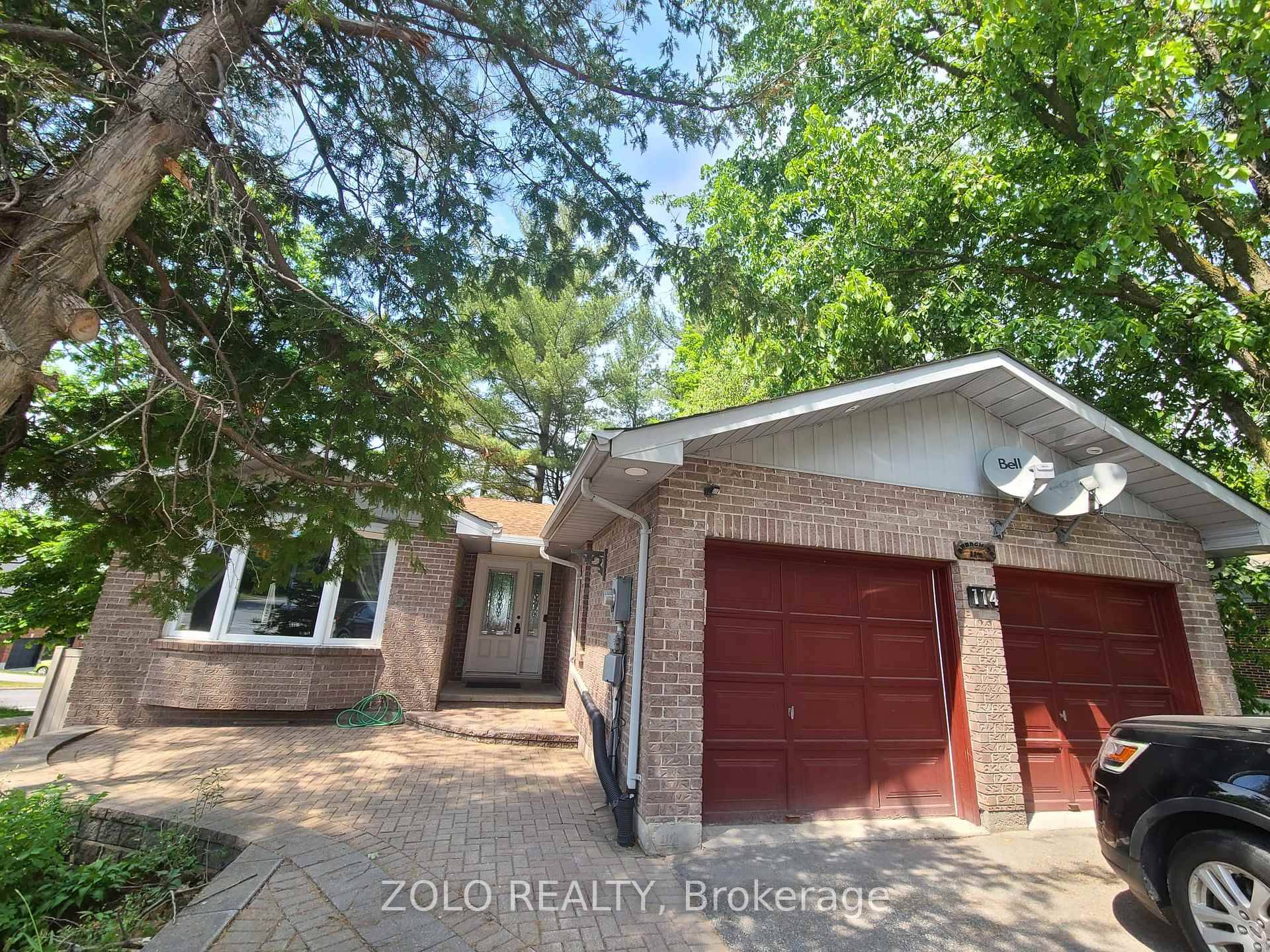 xcellent location beautiful family home in The desirable Ardagh neighborhood !