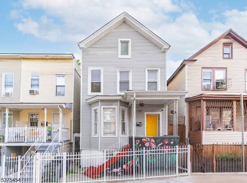 Perfect for investors or owner occupants looking to dwell in one unit and rent out the other !