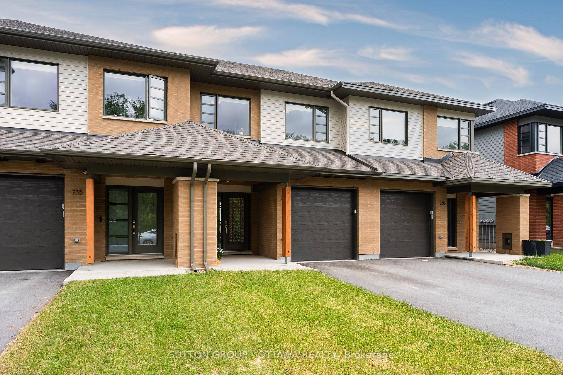 WONDERFUL home in Riverside South close to future LRT and towncentre !