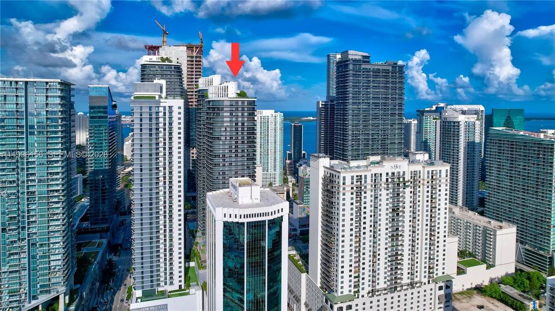 Experience elevated urban living in this beautifully designed 1 bedroom residence on the 35th floor of Brickell Heights.