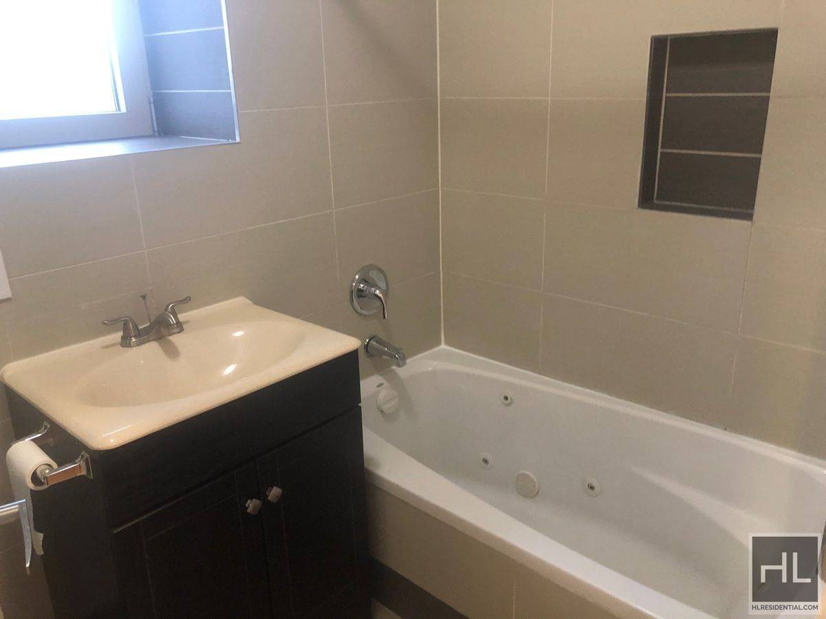 NEW CONSTRUCTION ! ! ! ! Lovely 3 bedrooms and 2 full bathrooms penthouse with fully loaded amenities, one of a kind is now ready and available for immediate lease.