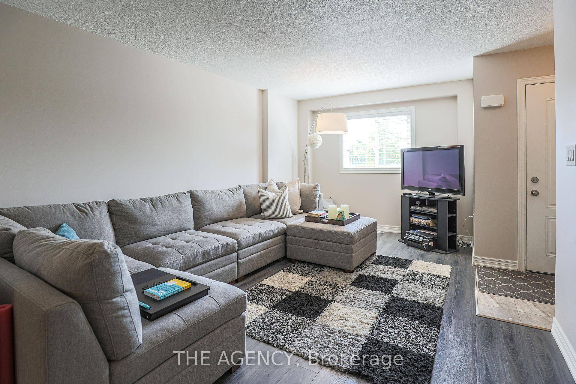 Priced to Sell ! ! Incredible Value in Niagara Falls !