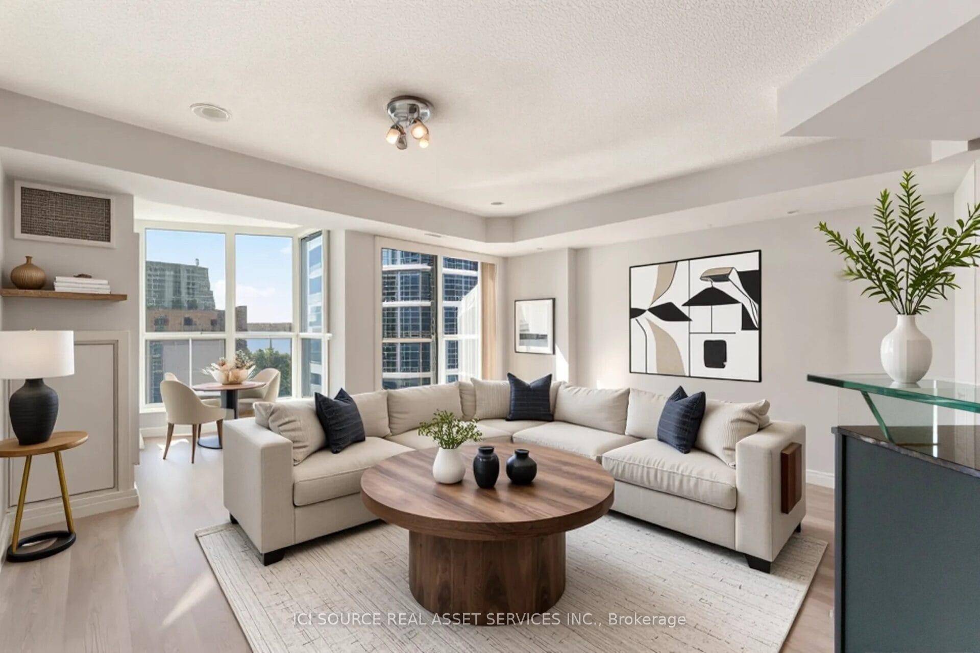 Welcome to 8 York Street a beautiful, bright, south facing 1 solarium den suite offering serene lake and city views from your private balcony.