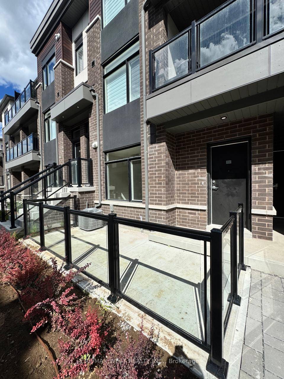 Welcome to this bright and spacious ground floor 2 bedroom, 1 washroom townhome that combines comfort and convenience.