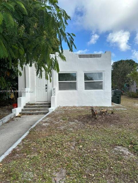 Fully Remodeled 3 1 with a pool !