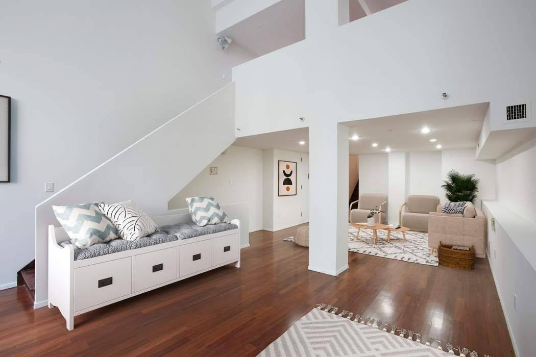 Create and thrive in this triplex maisonette, set in an historic loft building at White Street and Cortlandt Alley.