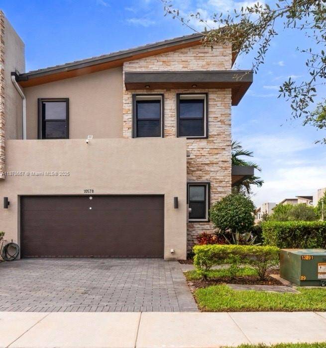 Extraordinary corner Townhouse, combines elegance, comfort and modern living, Enjoy the numerous upgrades like Hunter Douglas blinds, retractable patio roof, second refrigerator, kitchen with quartz countertops, stainless steel appliances, and ...