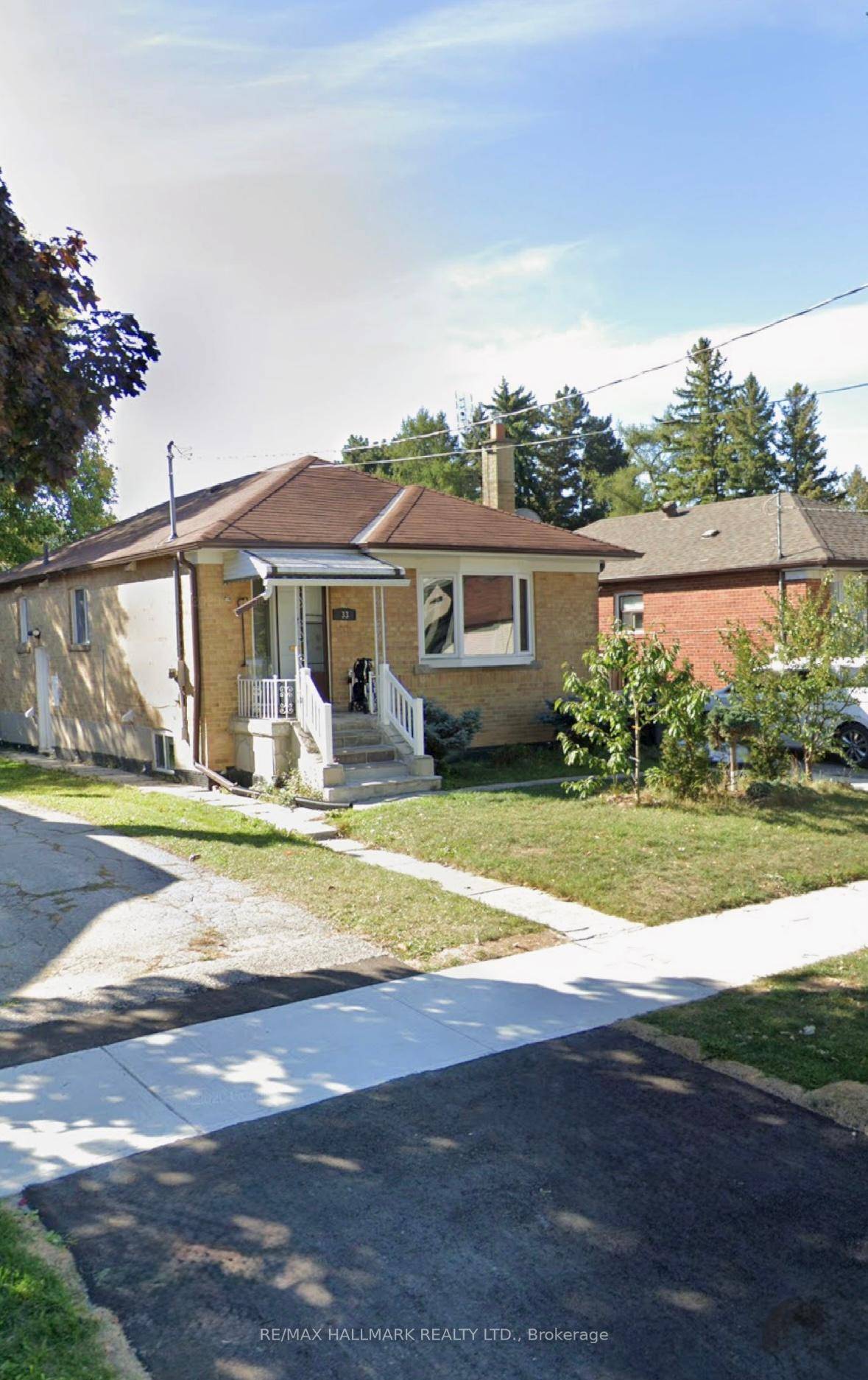 Spacious and Bright 2 Bedroom Basement Apartment in a Prime Toronto Location !