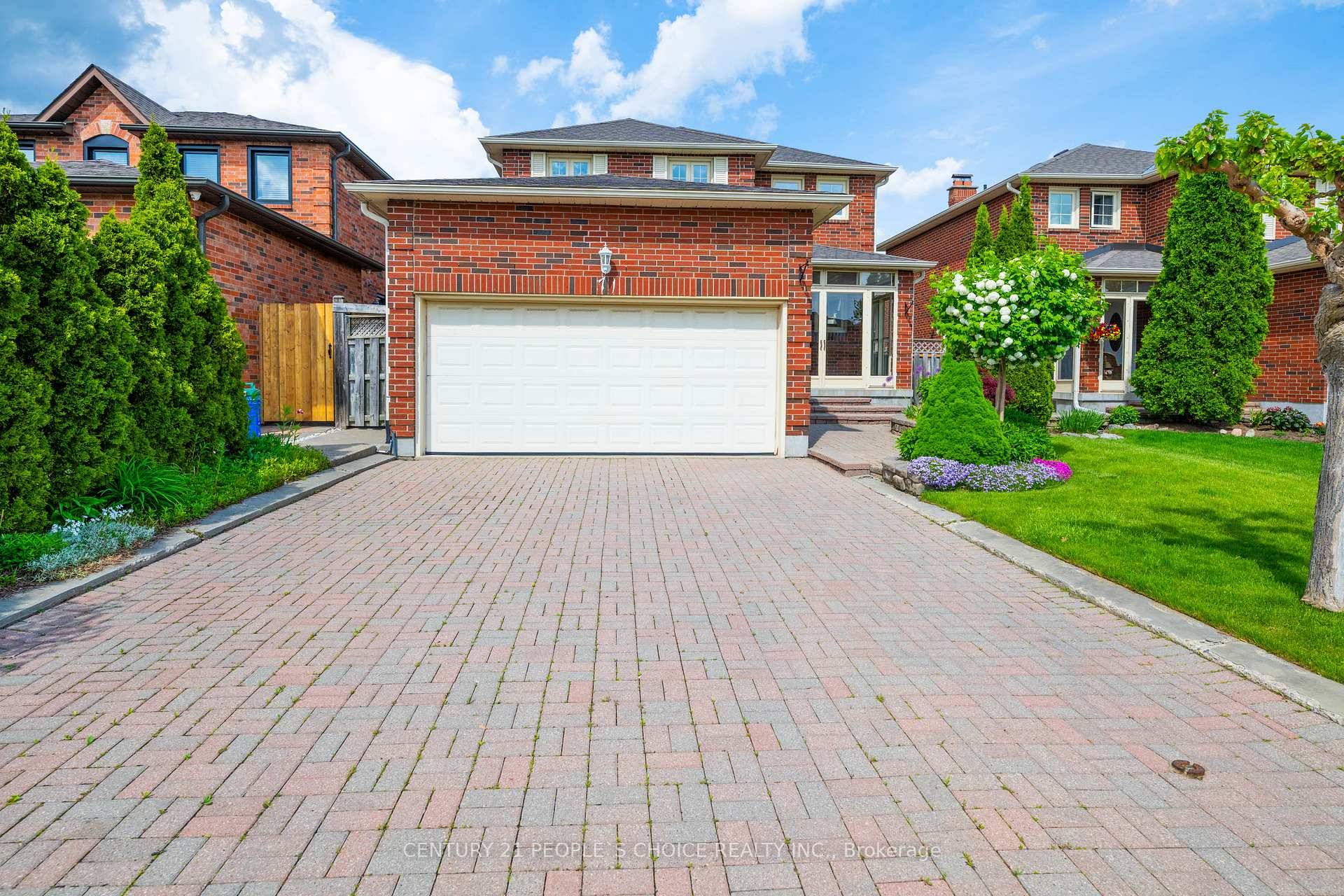 Nestled in a lovely, closed to through traffic pocket, 71 Links Rd offers the perfect blend of comfort, convenience, and tranquility.