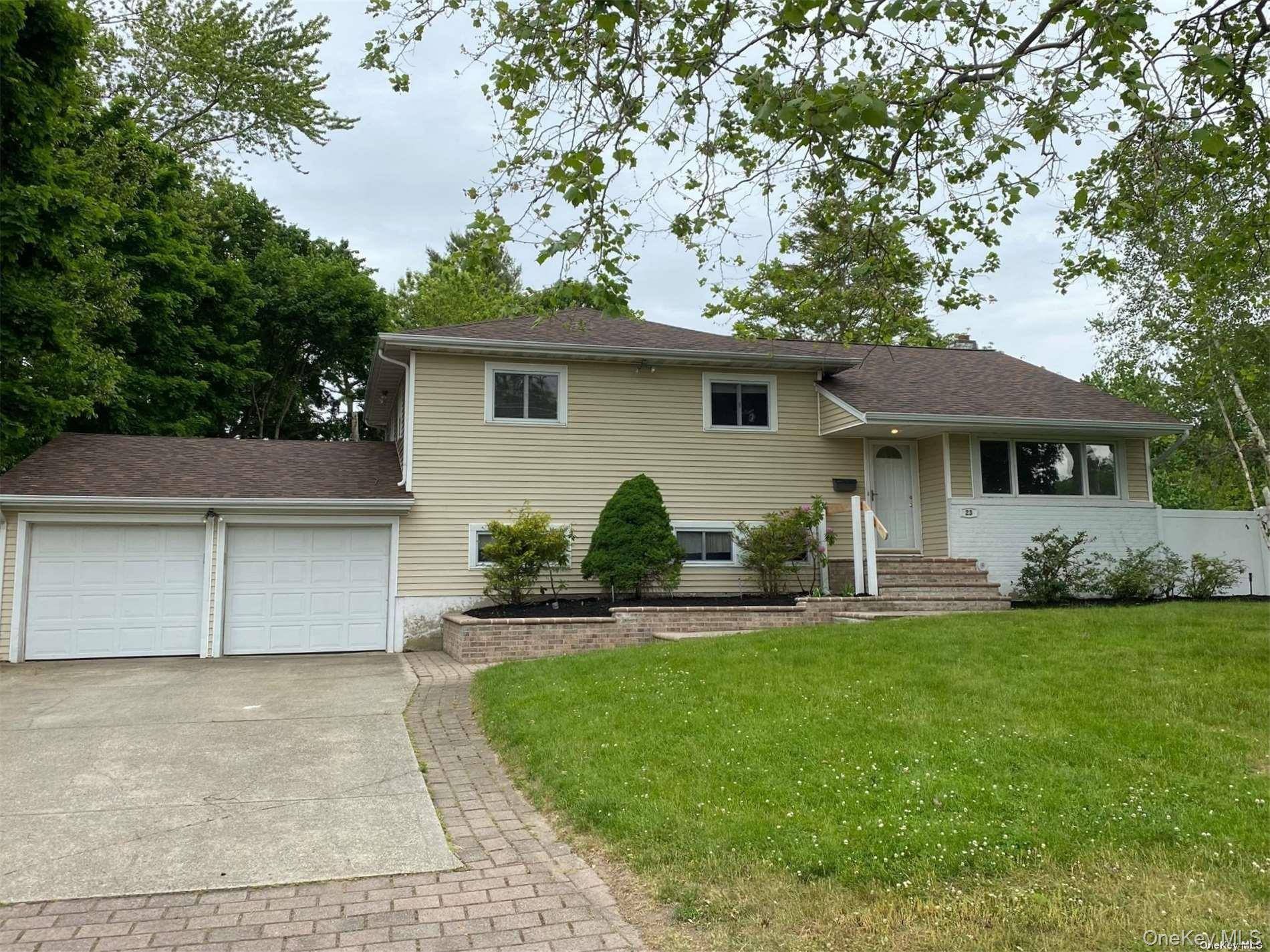 Marble Hills Split minutes from Huntington Village.