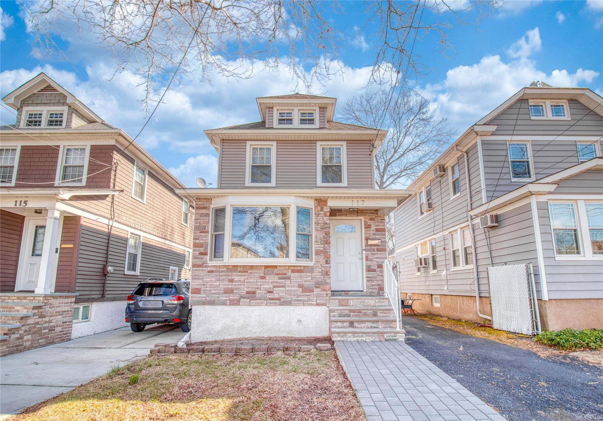 Charming Colonial in Westerleigh Move In Ready !