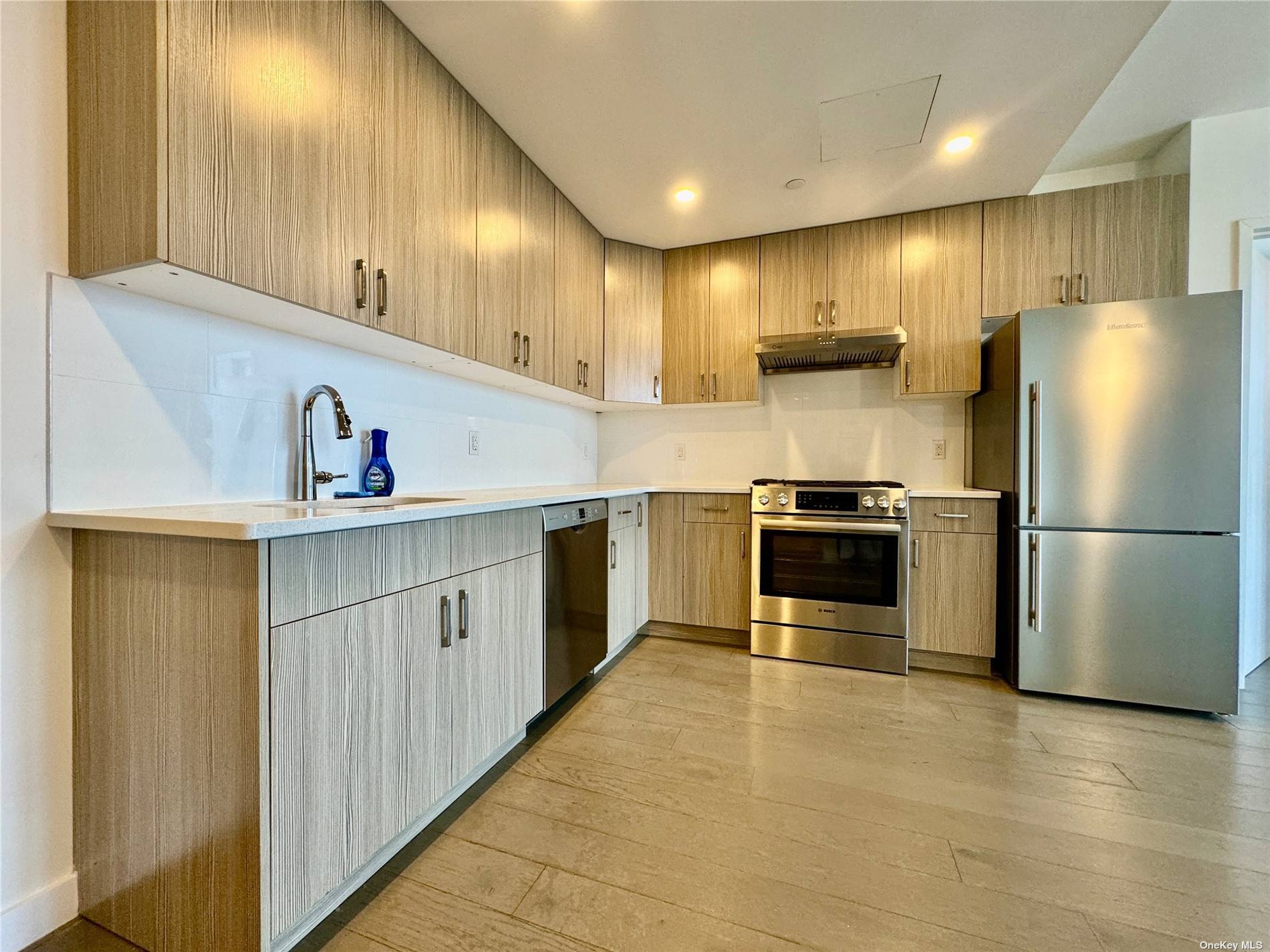 Spacious 2 Bedrooms and 2 full bath unit in Justice Tower, Amazing city view from 18th floor, within walking distance to M, R subway, Q58 bus, supermarket, Target, various dining ...