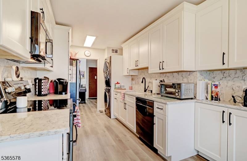 Move in ready beautifully updated 2Bd 2 Bath condo.