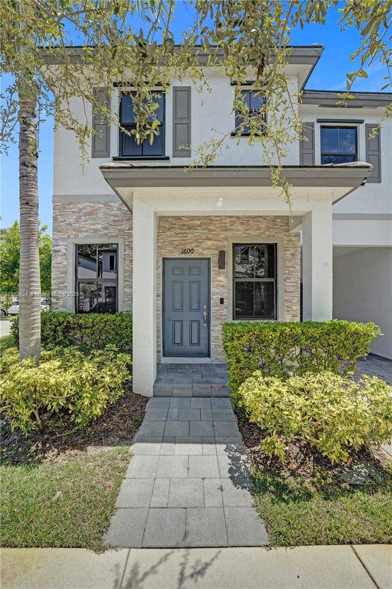 Luxury living in a gated community !