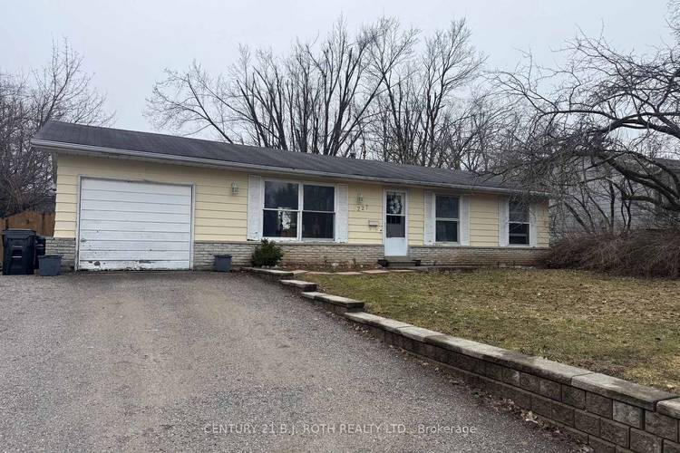 Welcome to this solid detached bungalow set on a massive lot in a mature, family friendly neighbourhood in sought after South East Barrie.