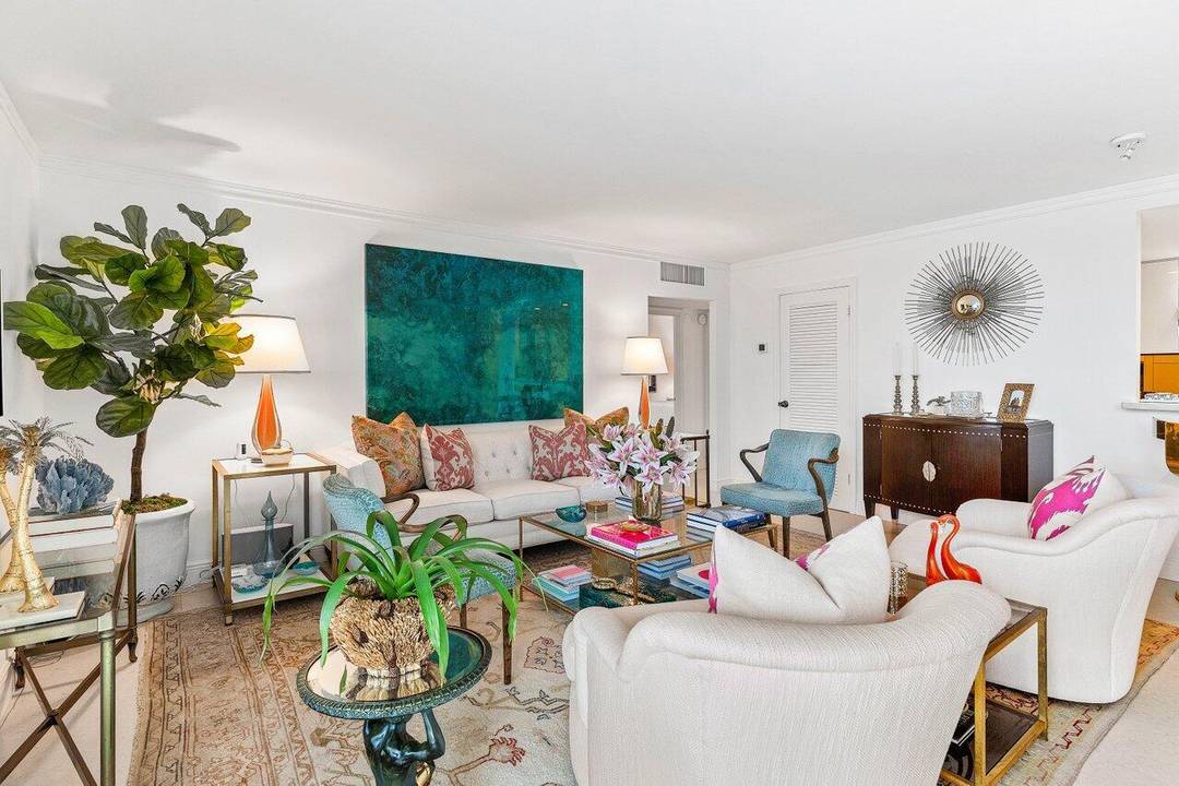 Exclusive seasonal rental in the heart of Palm Beach.