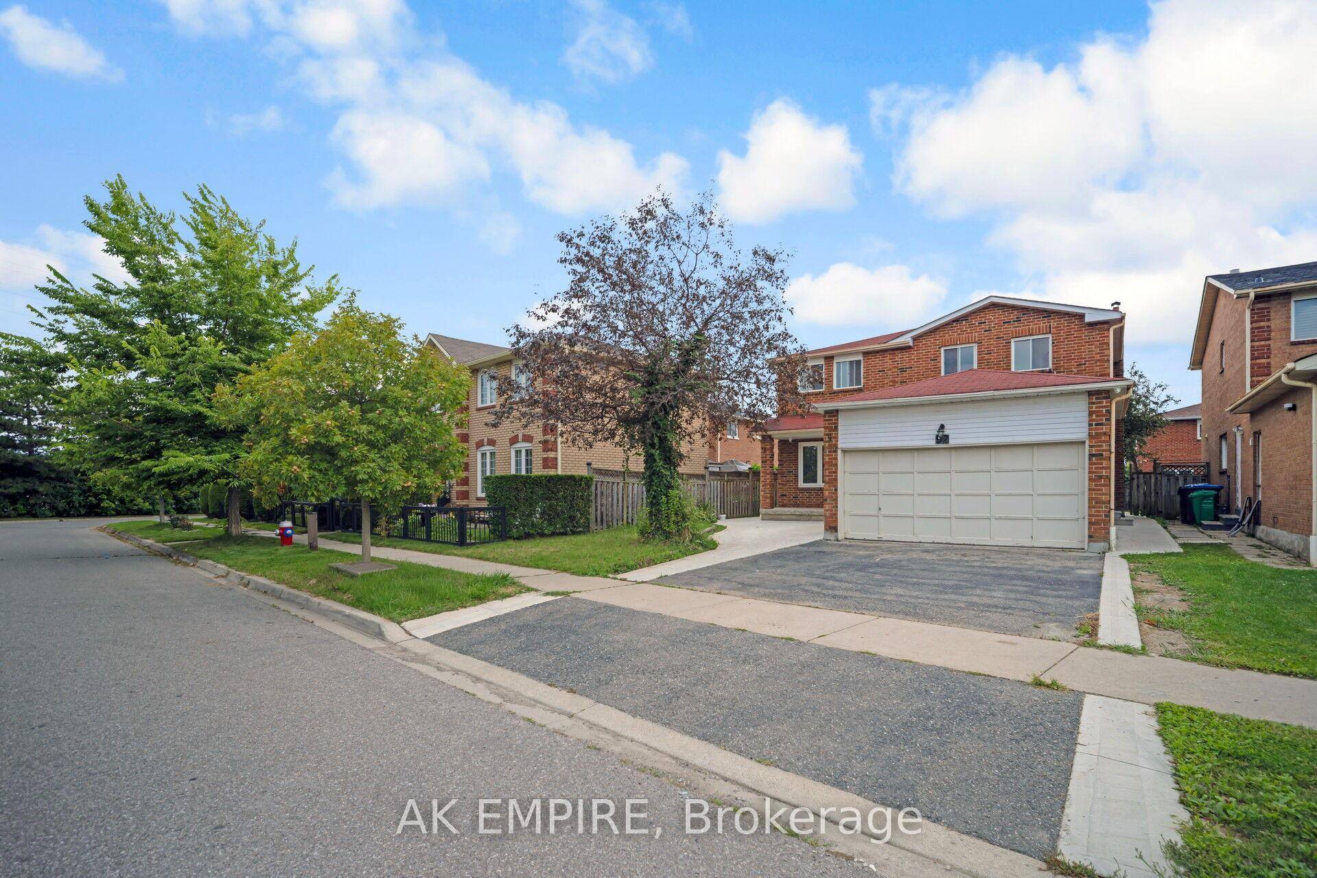 Beautiful ! ! ! Freehold 2 Storey detached house with 3 3 Bedrooms 4 Washrooms Legal Finished Basement with side entrance.