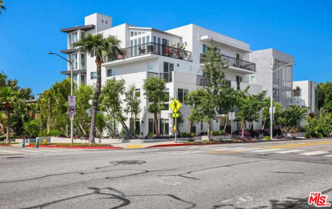 1283   Havenhurst Dr 2BR Hollywood Hills East La