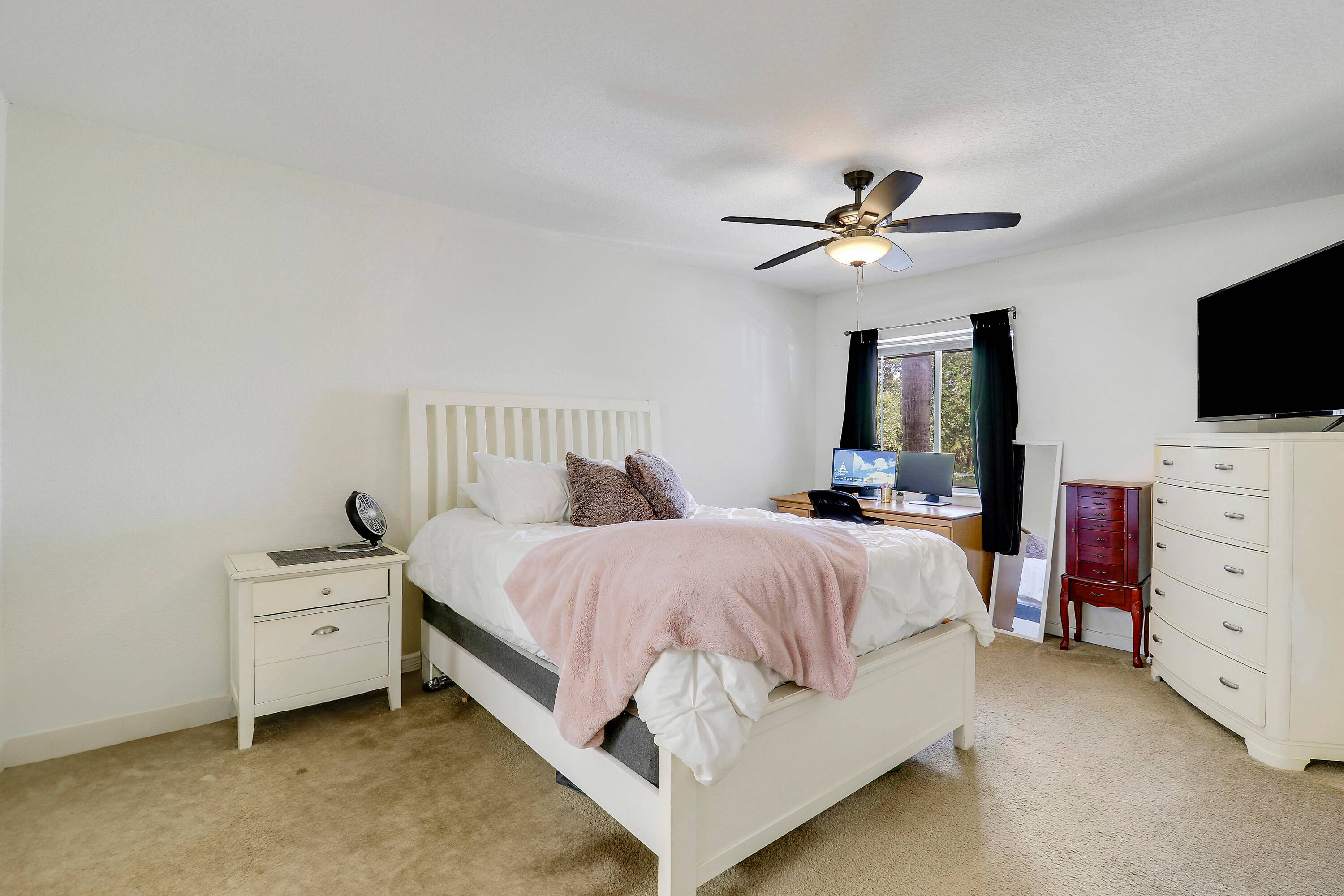 Charming 1 bedroom, 1 bath condo located on the second floor in the heart of Saint Lucie West.