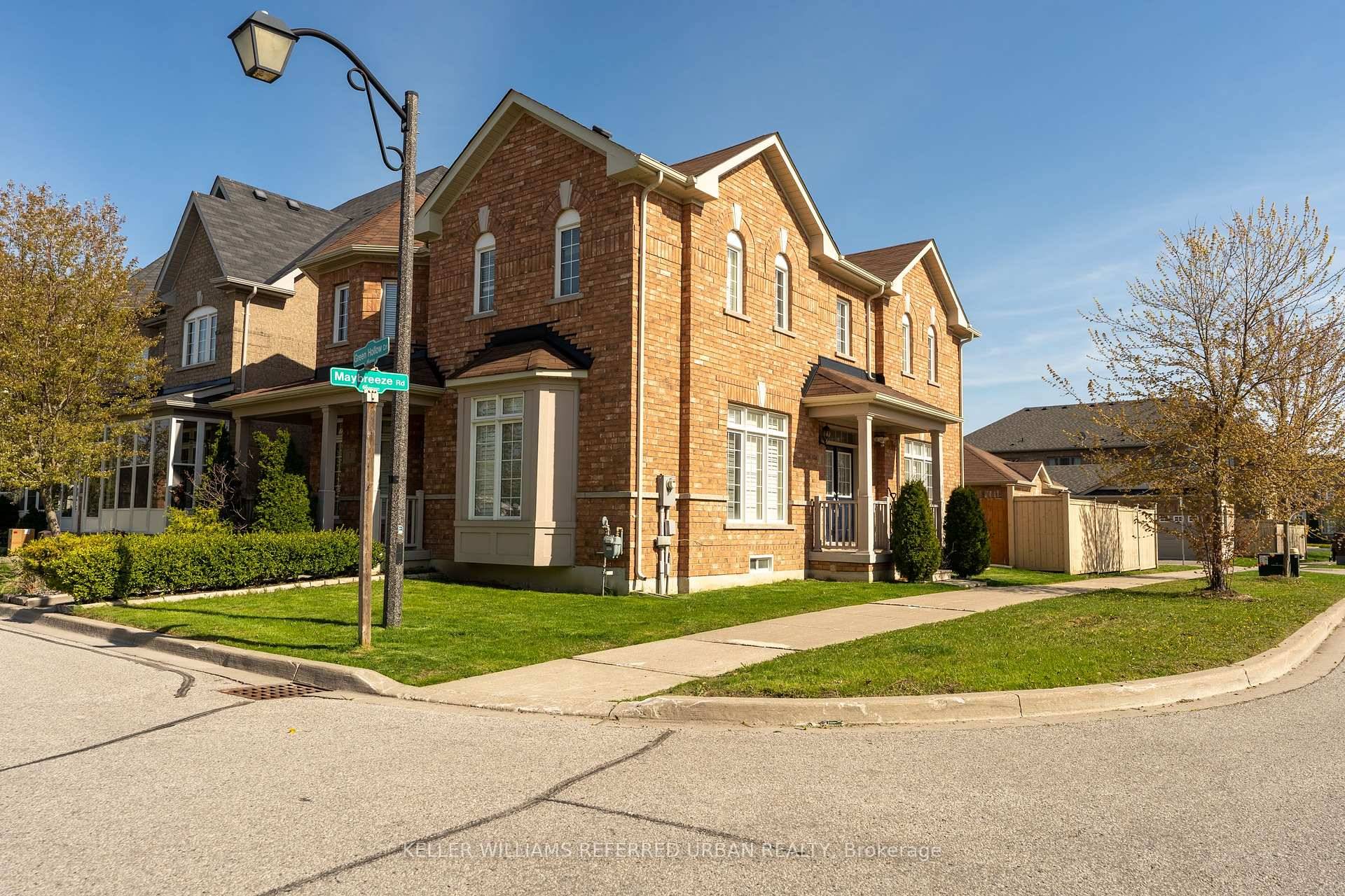 1 Green Hollow Court is a 2 storey corner lot home with approximately 1, 851 sq ft of living space in Markhams Greensborough community.