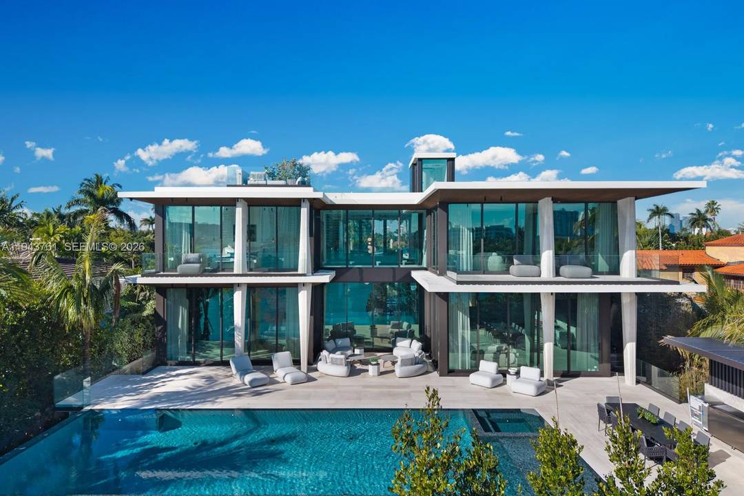 Step Inside With Me ! Envisioned by a leading luxury builder, this architectural marvel rises 14.