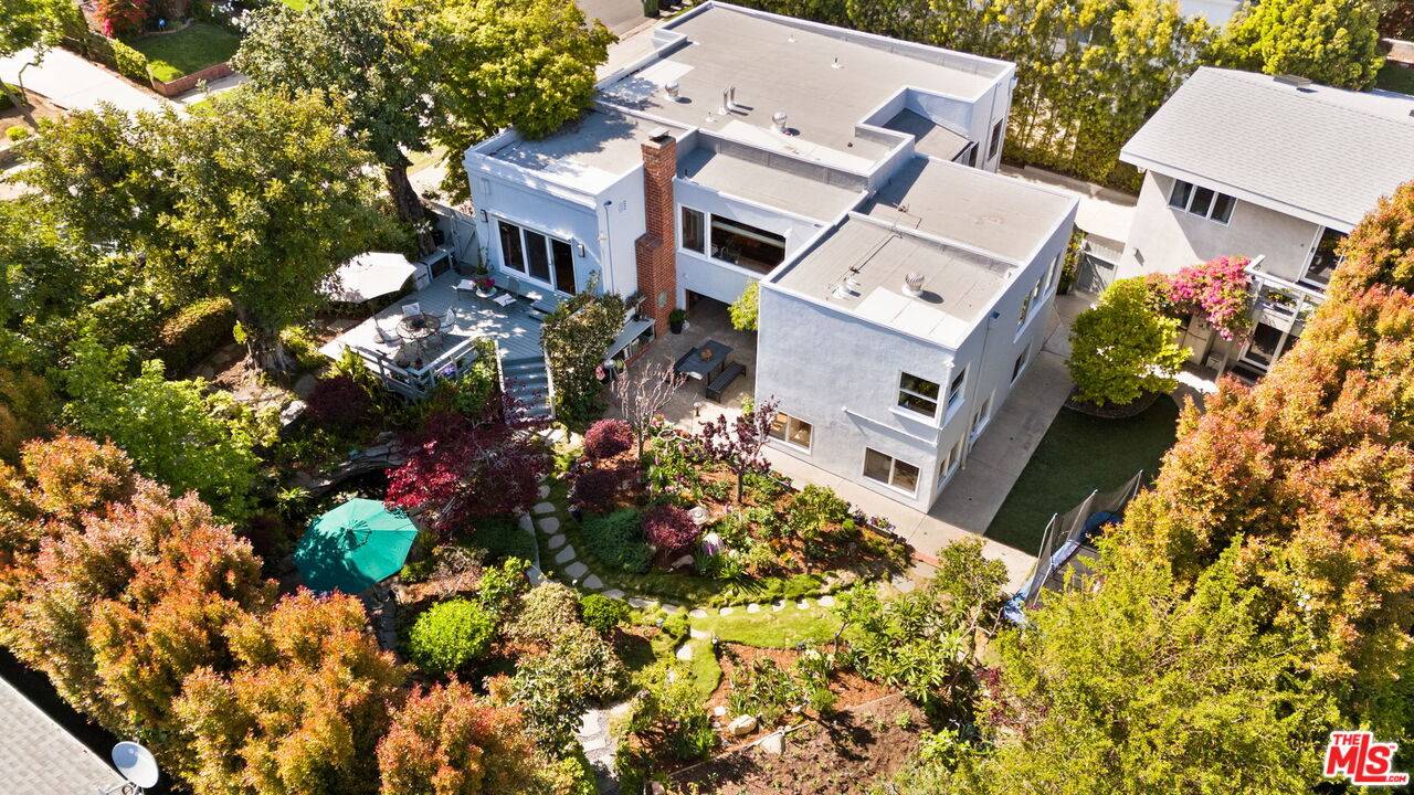 1912   Benecia Ave 6.0 LA
