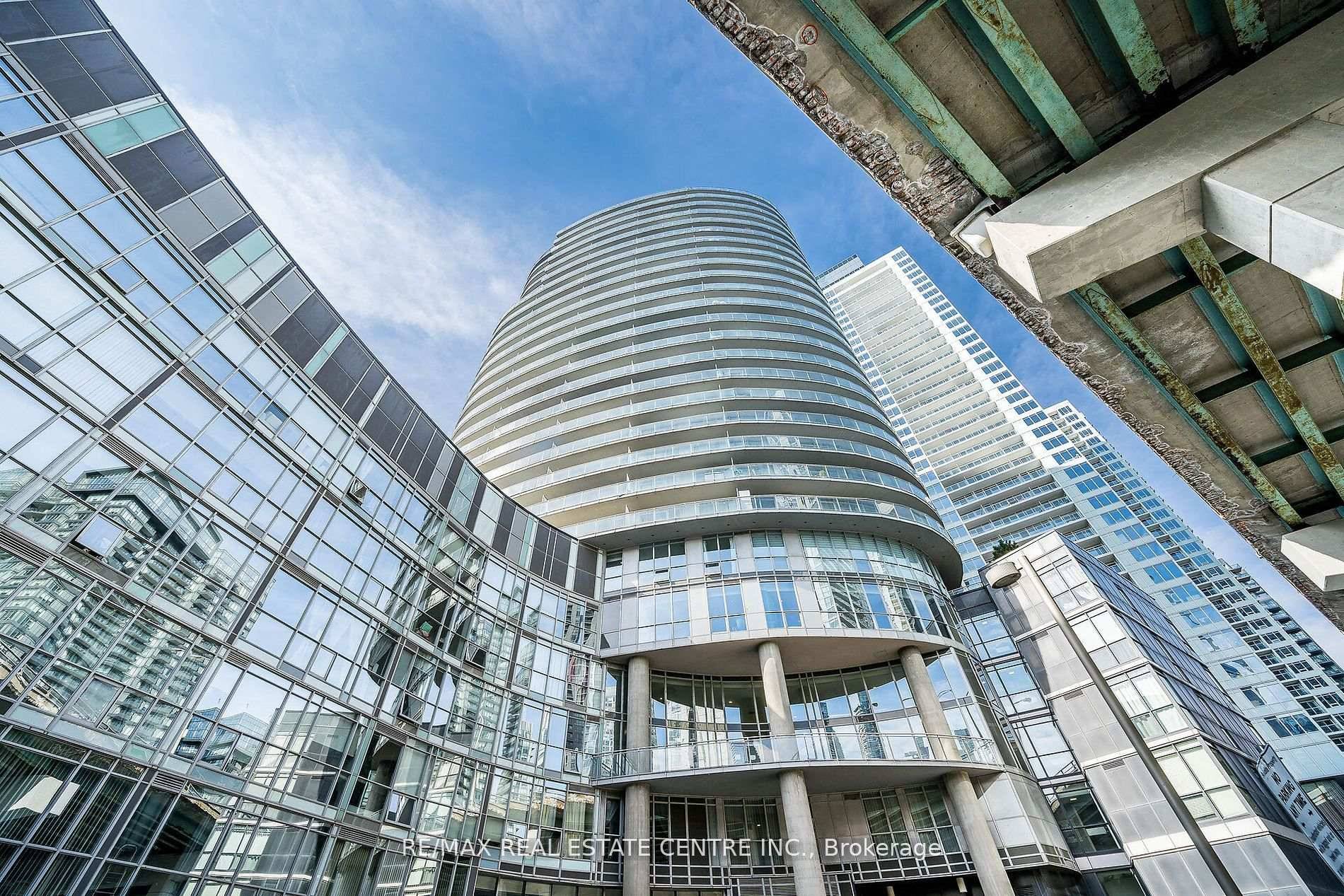Luxury, 550 sq ft One Bedroom Condo In Very Well Managed Building In The Heart of Toronto, Practical Layout and Modern Open Concept, Very Low Maintenance Fees, S S appliances, ...