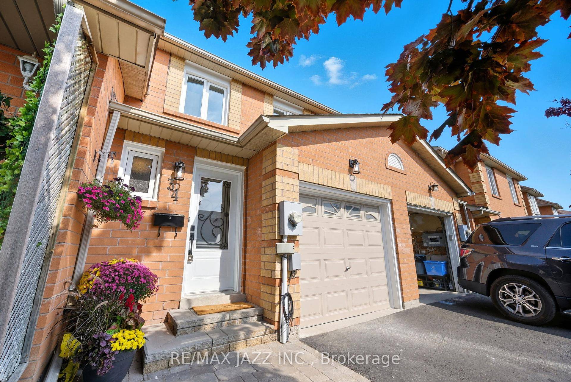 Welcome to this beautifully renovated condo townhome in desirable North Oshawa.