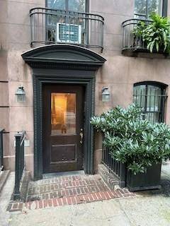 Charming Greenwich Village Co op A Perfect Blend of Historic Elegance and Modern LuxuryNestled in a historic townhouse just off Fifth Avenue in the heart of Greenwich Village, this impeccably ...