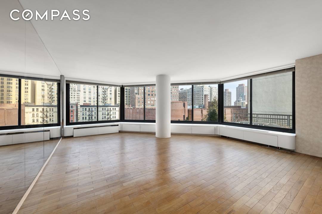 Welcome to 40 E 94th Street, 2 bedroom, 2 bathroom condo located in one of Manhattan's most desirable high rise buildings.