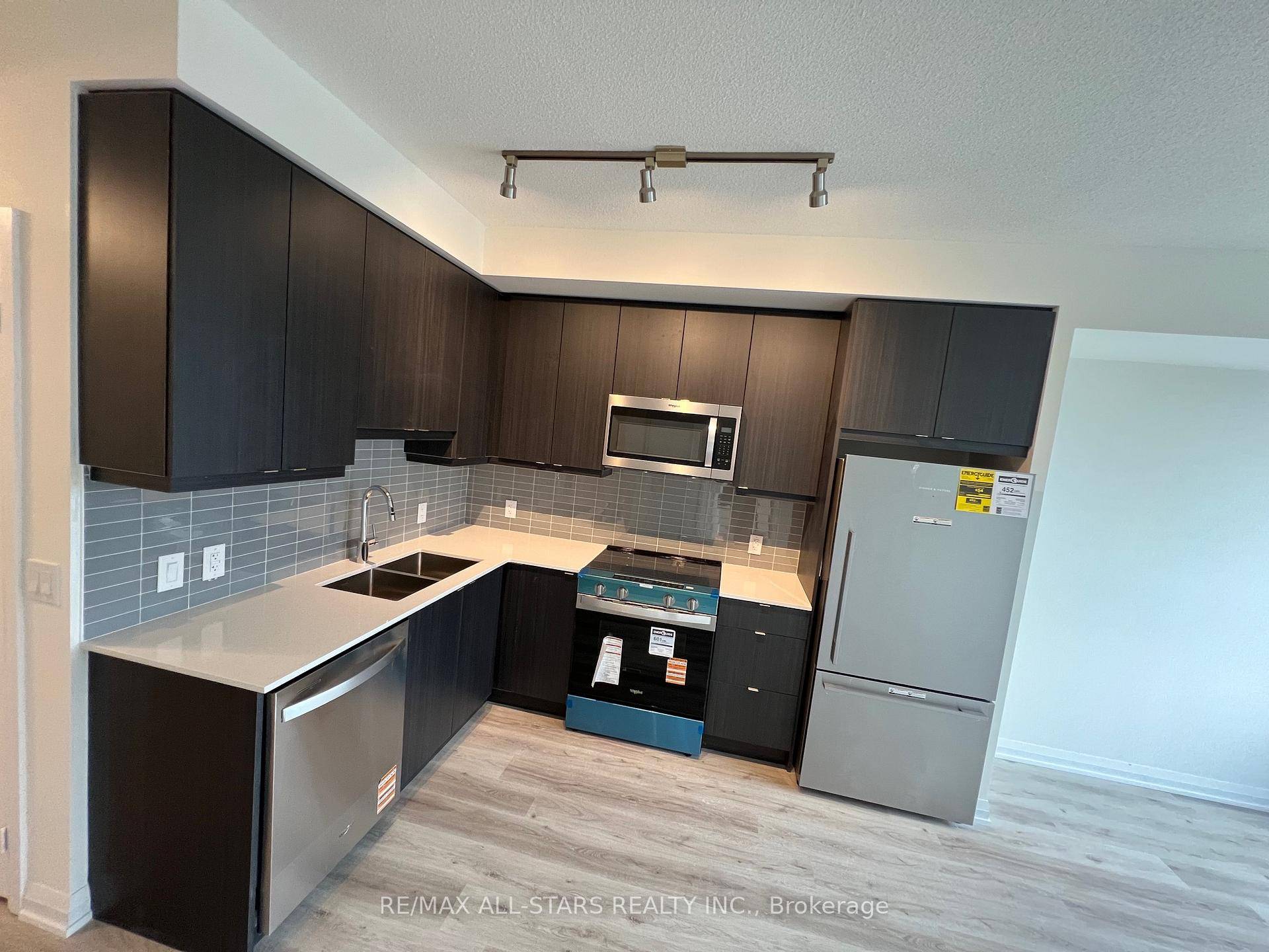 Welcome to the newly built Pinnacle Toronto East Building !