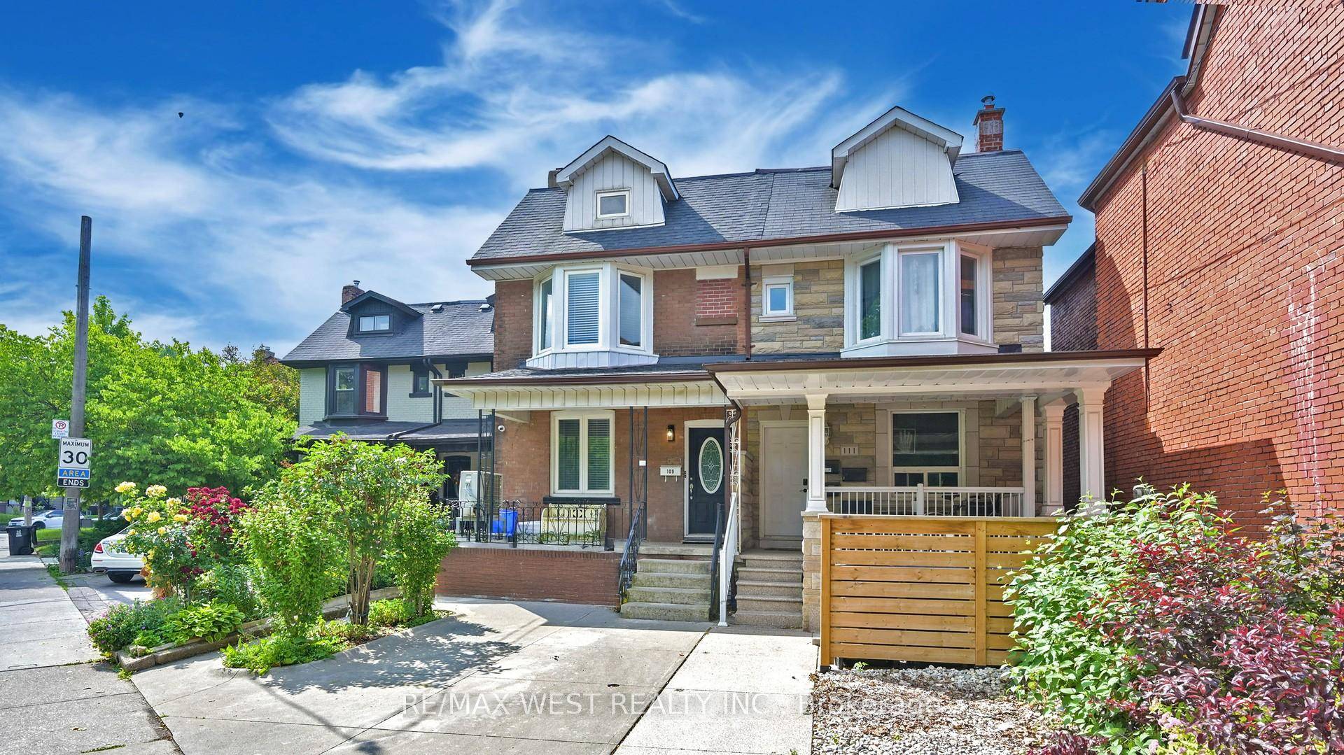 Welcome to this beautifully updated 2 bedroom main floor unit in the heart of Earlscourt !