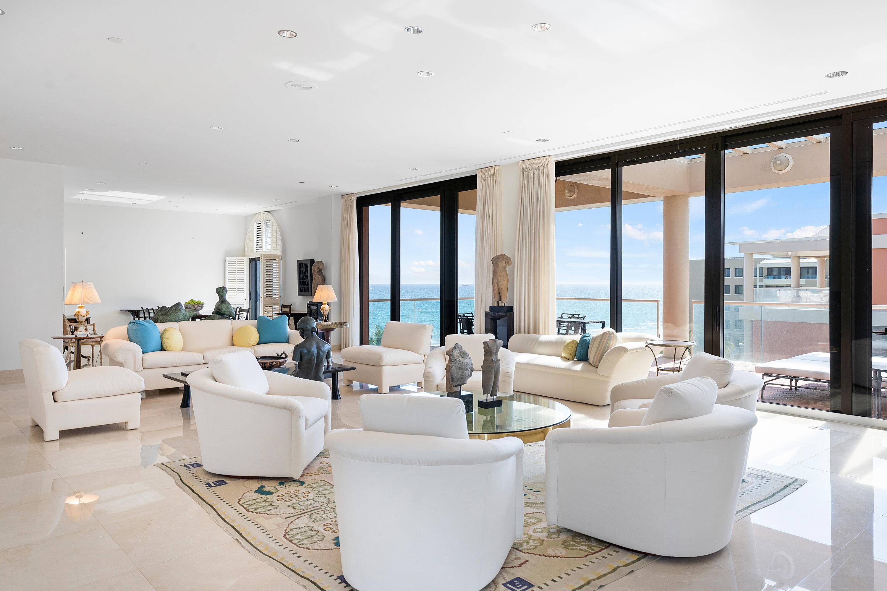 Perched at the top of the most desirable corner of prestigious Breakers Row, this south, east, and west facing 3 Bedrooms plus staff 4.