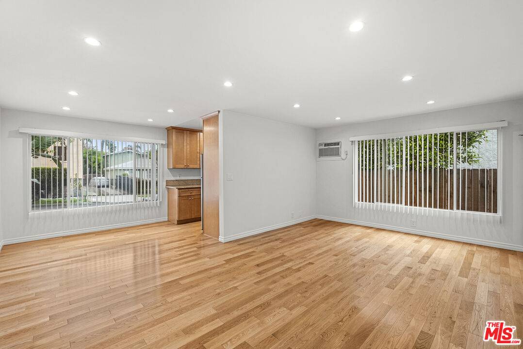 1037  N La Jolla AVE 2.0 Hollywood Hills East LA