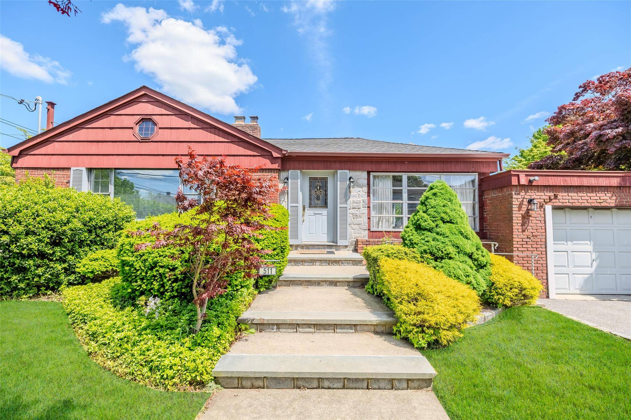 Welcome to 511 Milligan Lane in West Islip !