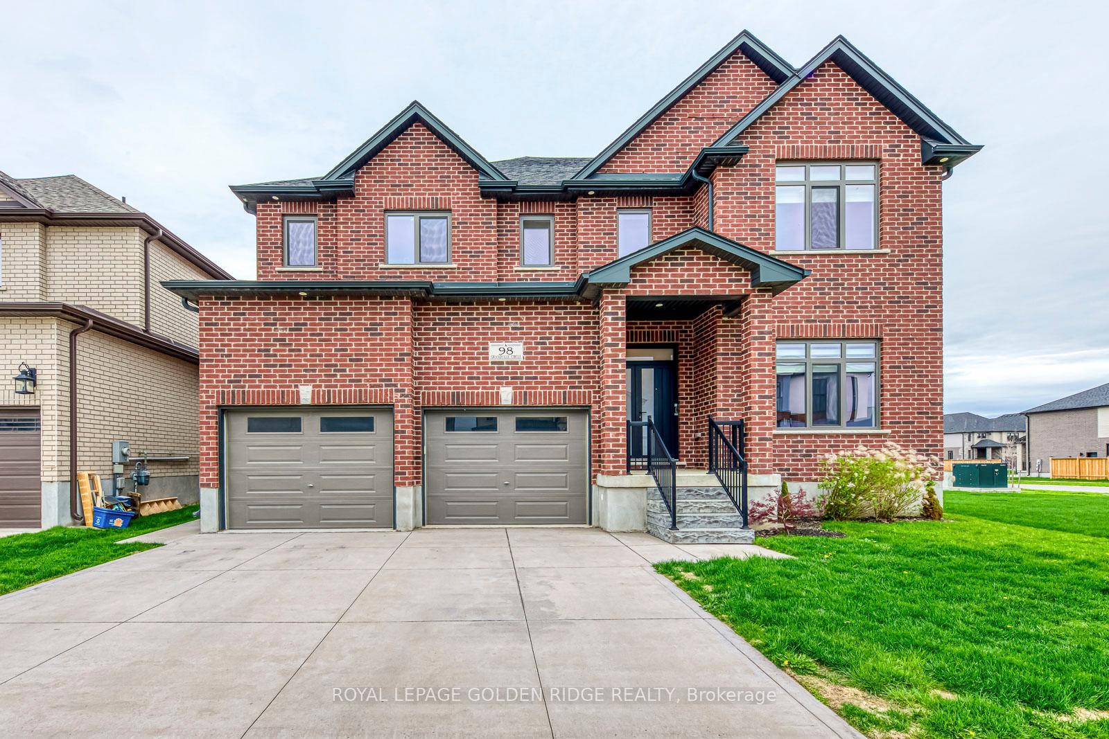 Over 4500 Square Feet Of Living Space Built By Luxury Niche Builder Carnaby Homes On A Beautiful Corner Lot.