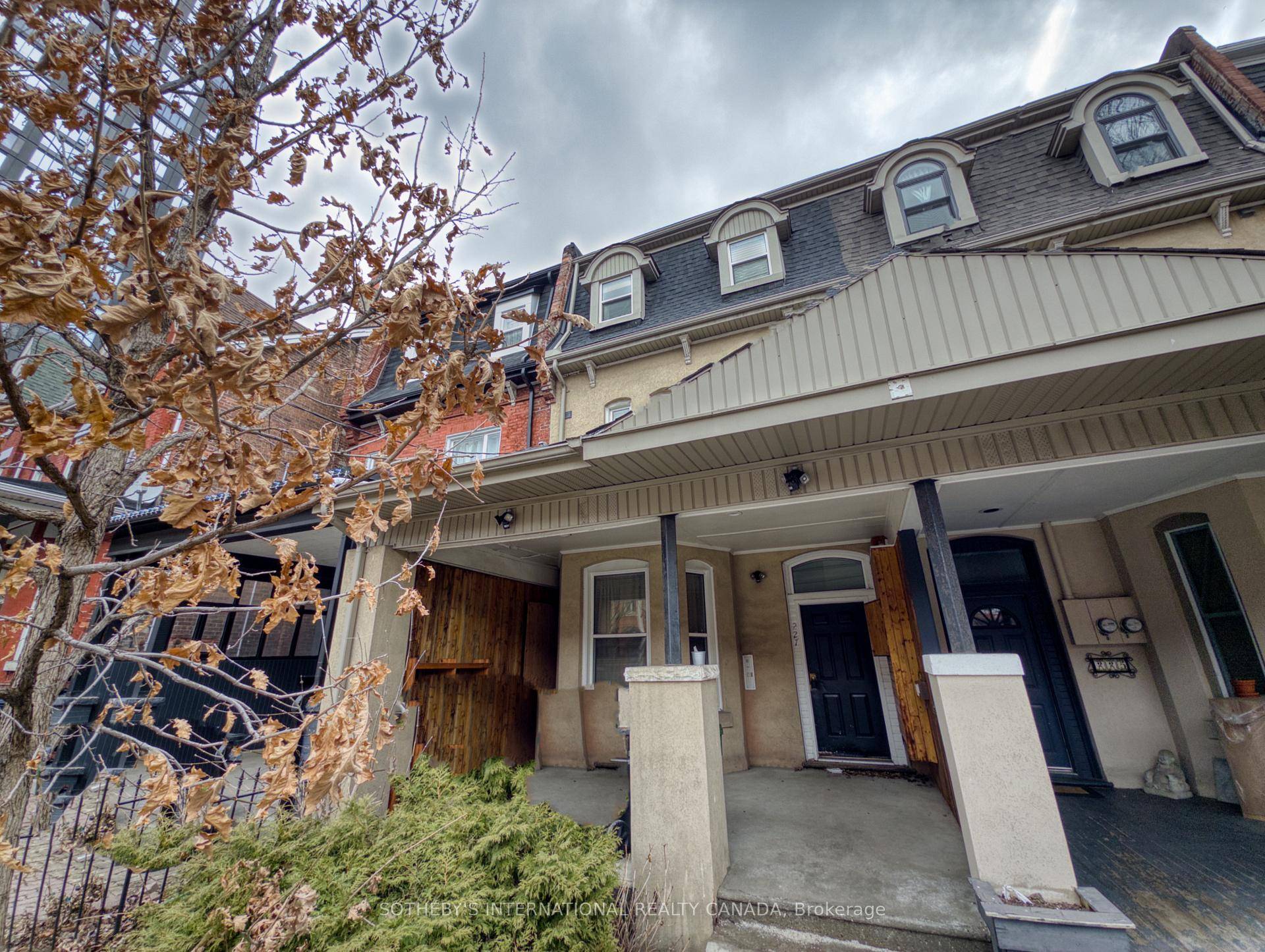 This charming 1 bedroom, 1 bathroom basement apartment is ideally located within walking distance of the University of Toronto's St.