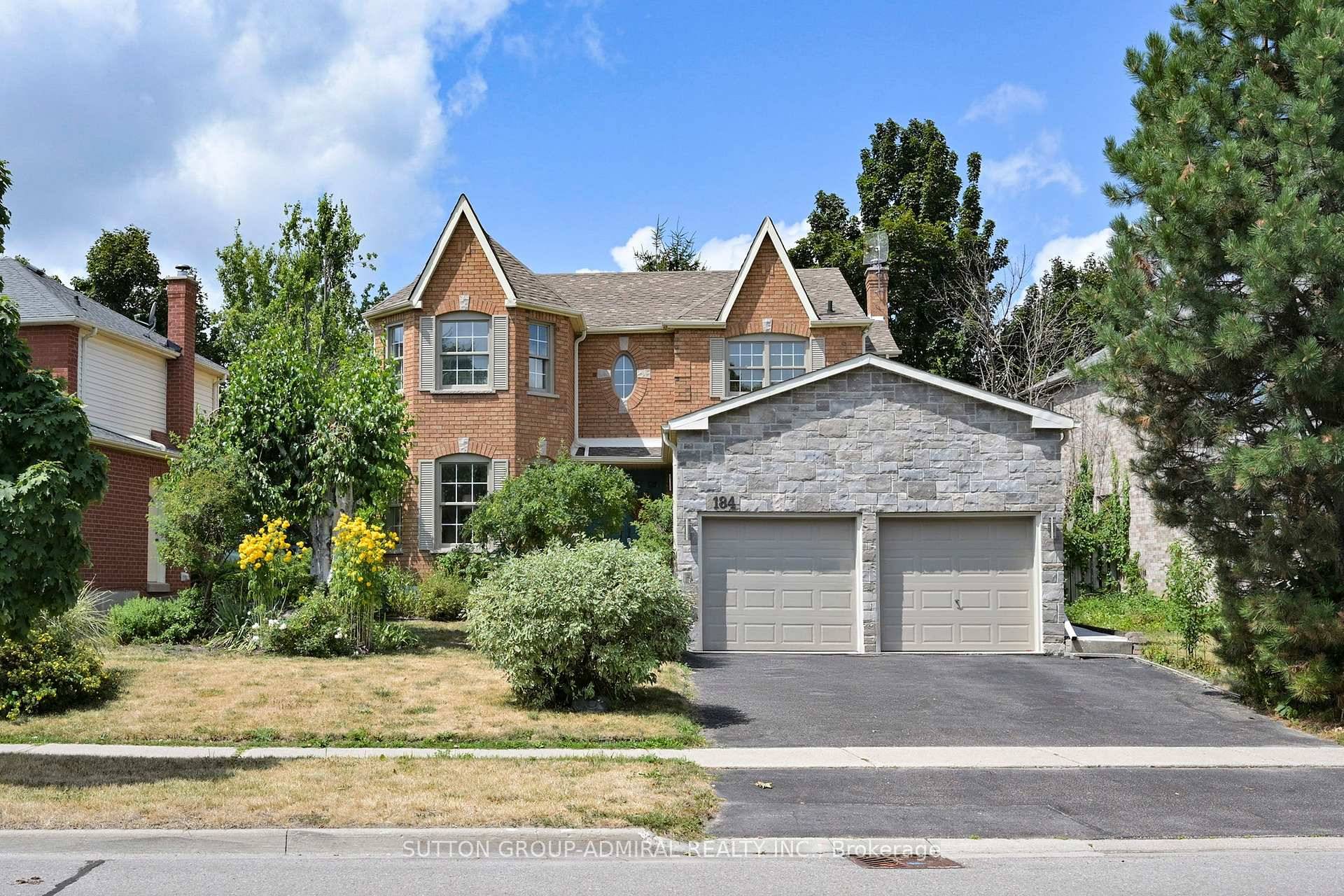 Welcome to this well maintained 4 bedroom, 3 bathroom detached 2 storey home located in one of Barries sought after, family friendly neighbourhoods.