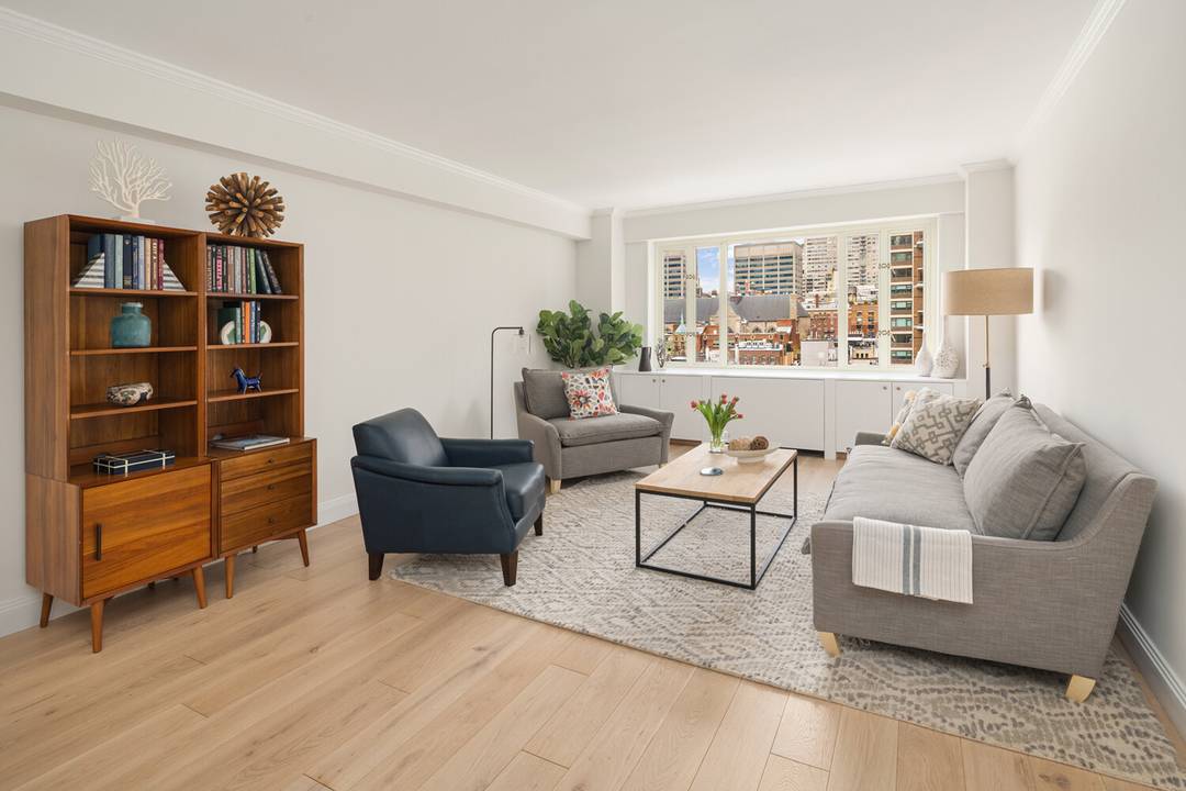 Mint Renovated One Bedroom Sponsor Unit An inviting entrance foyer leads you to the light filled, oversized living room with triple north facing windows overlooking landscaped townhouse rooftops along East ...